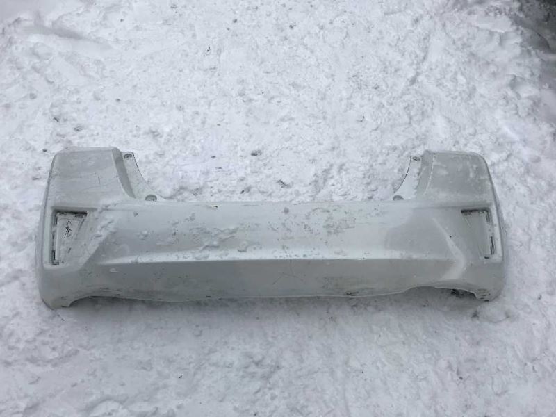 Defensa (parachoques) trasera usada original (OEM) Honda FIT 2015-2017