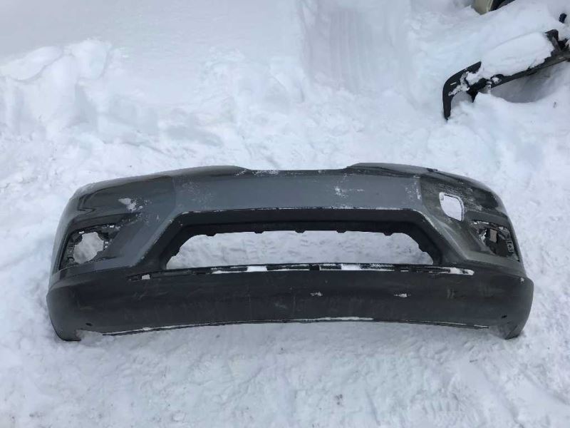 Defensa (parachoques) delantera usada original (OEM) Nissan Rogue 2014-2016