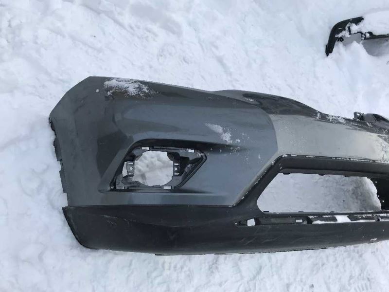 Defensa (parachoques) delantera usada original (OEM) Nissan Rogue 2014-2016