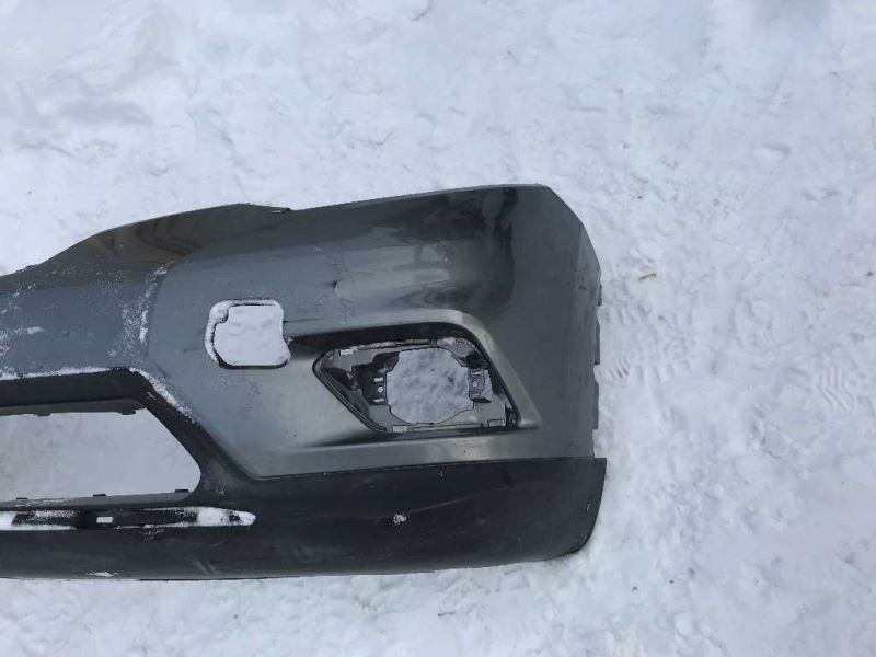 Defensa (parachoques) delantera usada original (OEM) Nissan Rogue 2014-2016