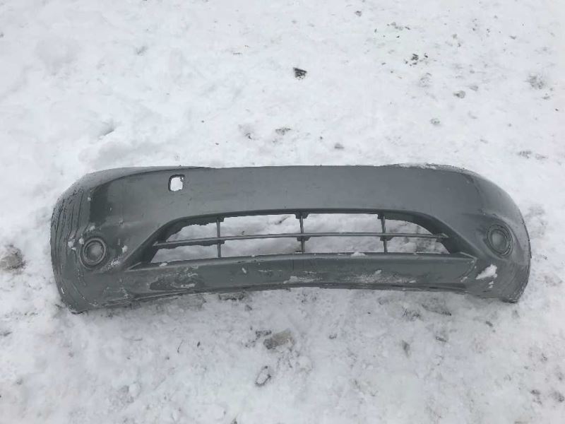 Defensa (parachoques) delantera usada original (OEM) Nissan Versa 2013-2016