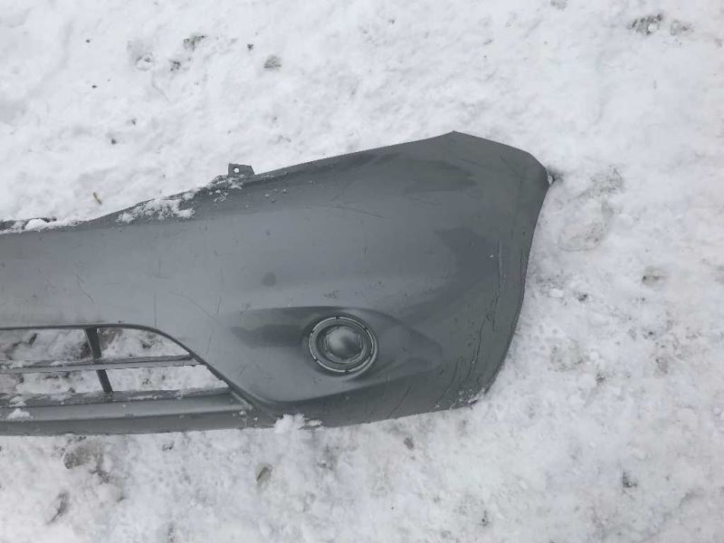 Defensa (parachoques) delantera usada original (OEM) Nissan Versa 2013-2016