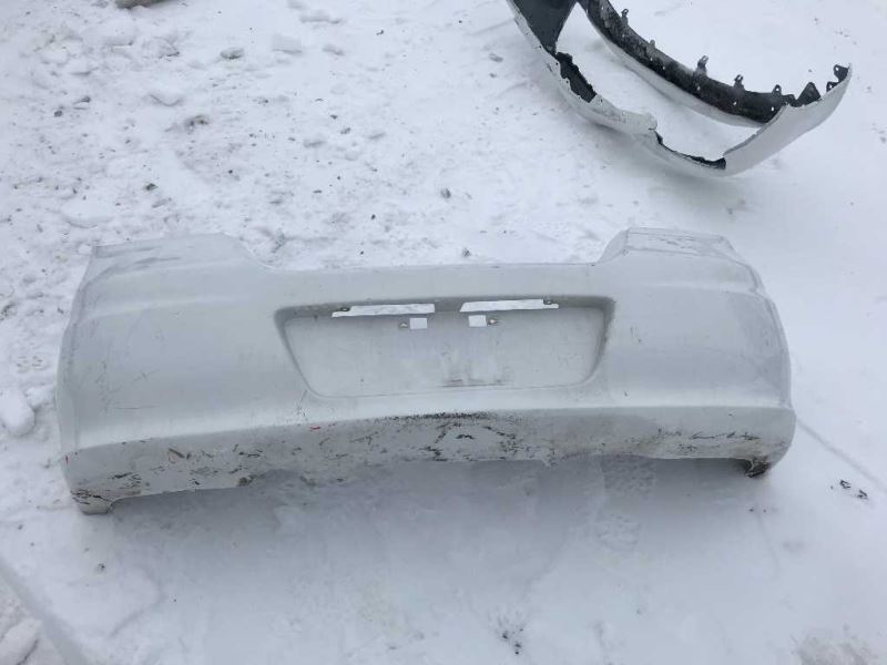 Defensa (parachoques) trasera usada original (OEM) Nissan Versa 2007-2012