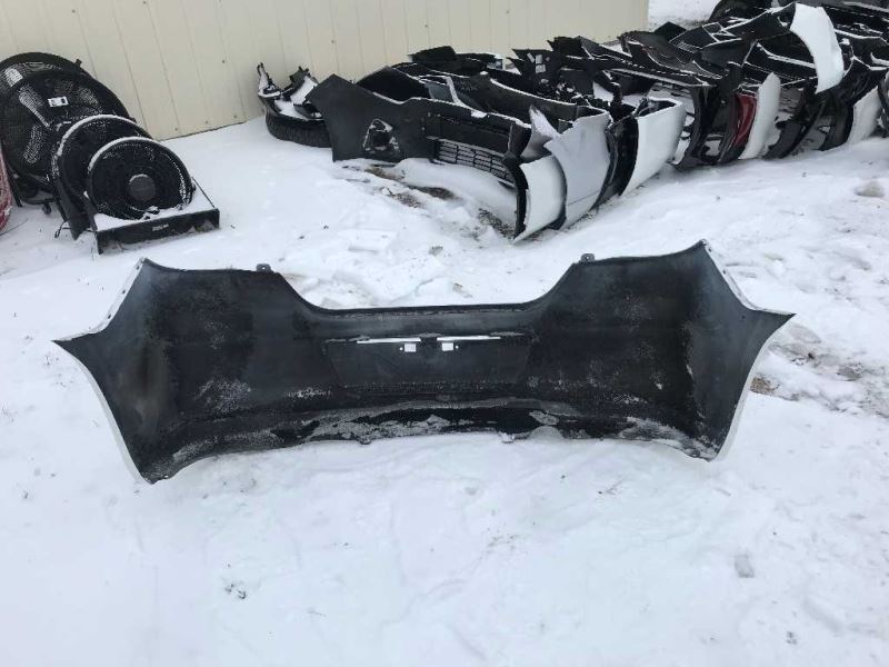 Defensa (parachoques) trasera usada original (OEM) Nissan Versa 2007-2012