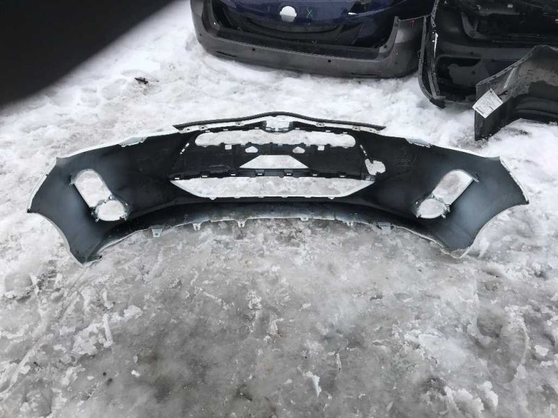 Defensa (parachoques) delantera usada original (OEM) Toyota Prius C 2017