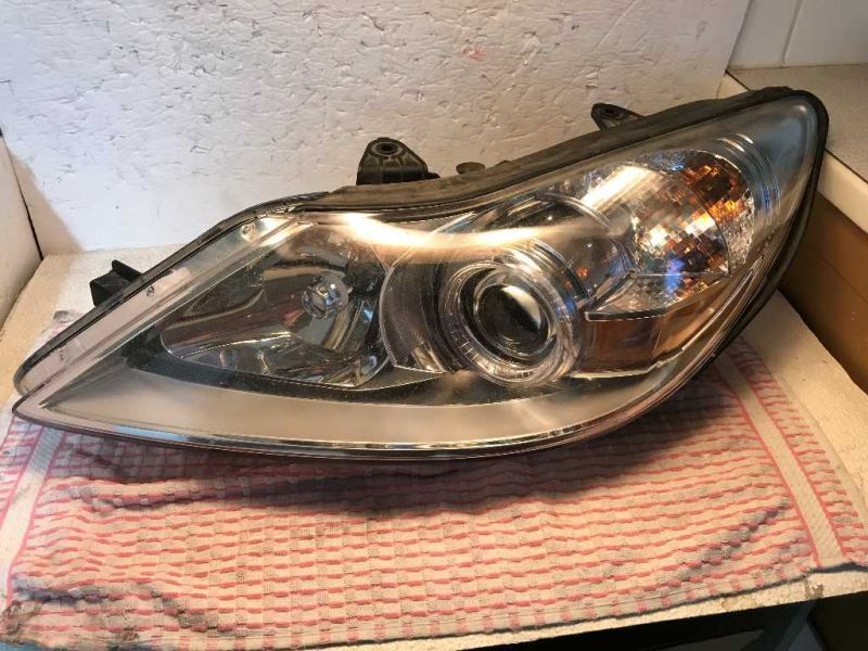 Faro izquierdo usado original (OEM) Hyundai Genesis 2009-2011