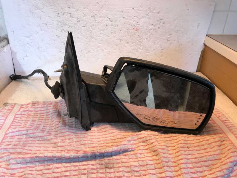 Right mirror cover outside rear view used genuine OEM Chevrolet Silverado 1500 2014-2018
