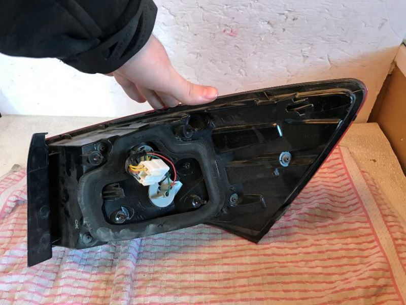 Left taillamp assembly outer used genuine OEM KIA RIO 2012-2017