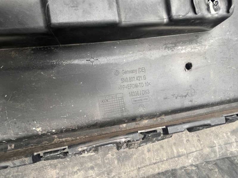 Defensa (parachoques) trasera usada original (OEM) Volkswagen Tiguan 2012-2017