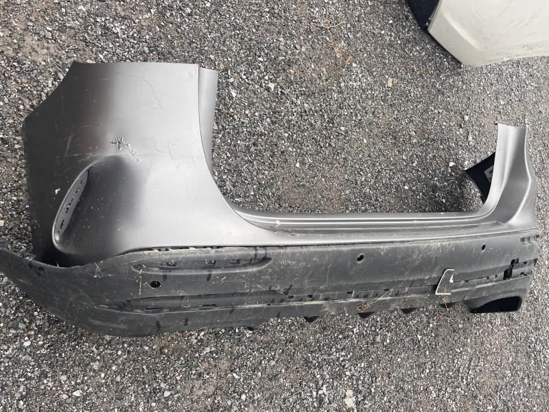 Defensa (parachoques) trasera usada original (OEM) Mercedes-Benz GLB250 2020-2023