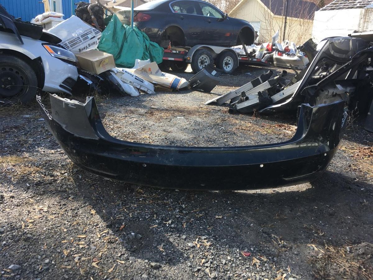 Defensa (parachoques) trasera usada original (OEM) Tesla 3 2017-2023