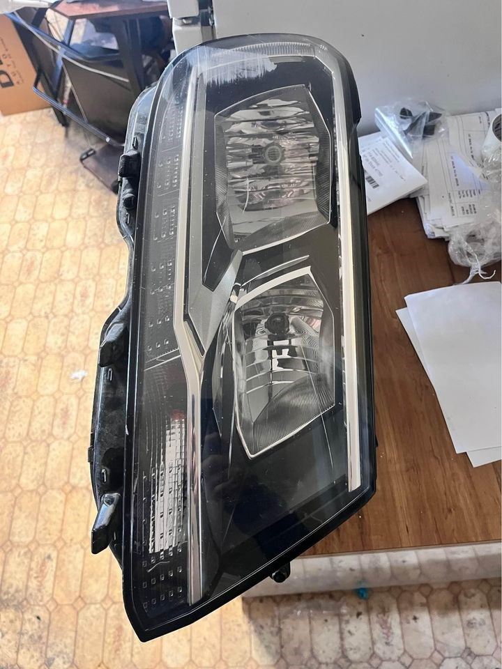 Right headlamp assembly composite used genuine OEM Volkswagen Tiguan 2018-2021