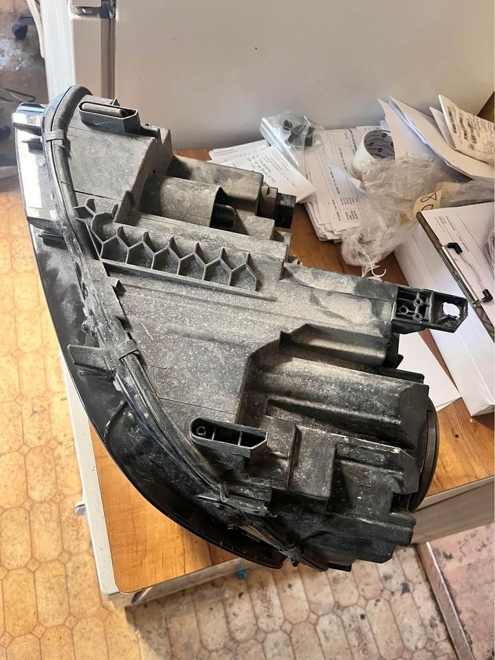 Right headlamp assembly composite used genuine OEM Volkswagen Tiguan 2018-2021