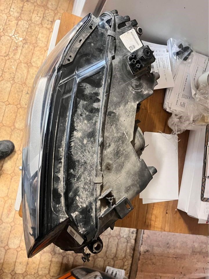 Right headlamp assembly composite used genuine OEM Volkswagen Tiguan 2018-2021