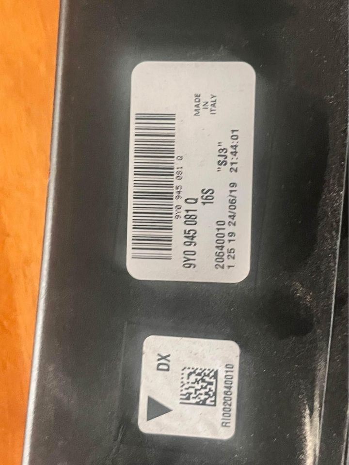Tail Lamp used genuine OEM Porsche Porsche Cayenne 2019