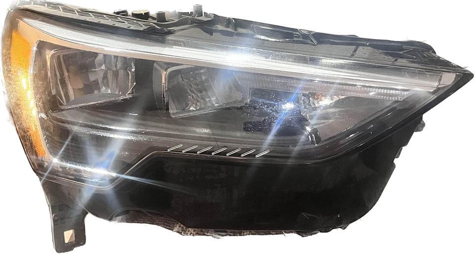 Right headlamp assembly composite used genuine OEM Audi Q3 2019-2023