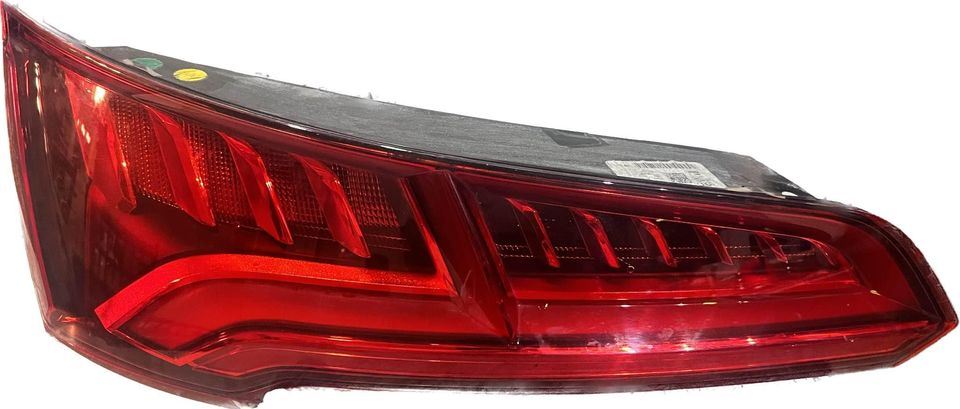 Left taillamp assembly used genuine OEM Audi Q5 2018-2020