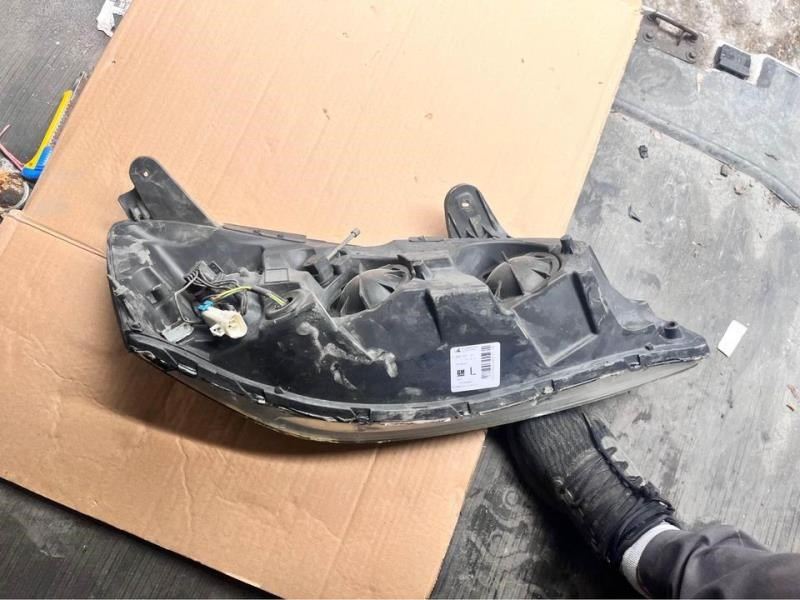 Faro izquierdo usado original (OEM) Pontiac G6 2008-2010