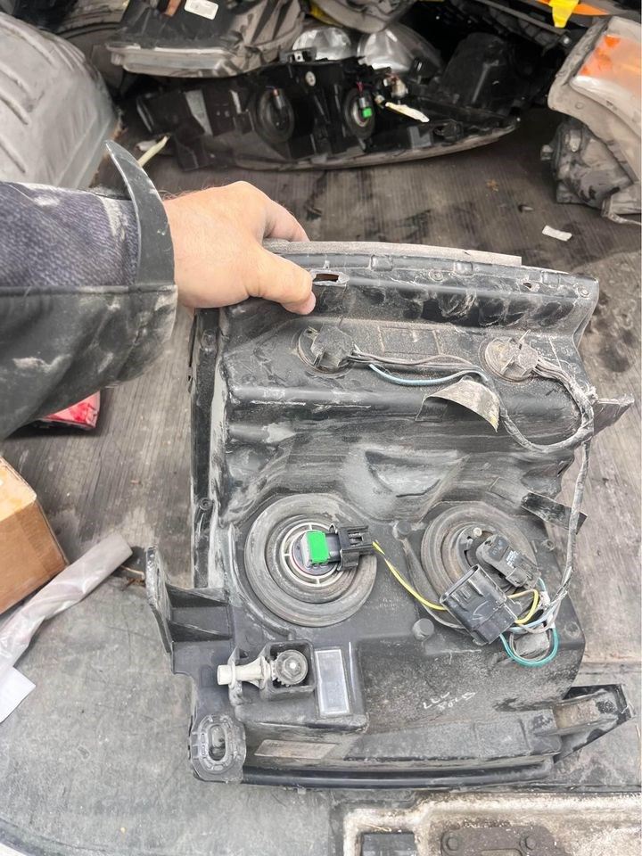 Faro derecho usado original (OEM) Chevrolet Silverado 2500 HD 2007-2014