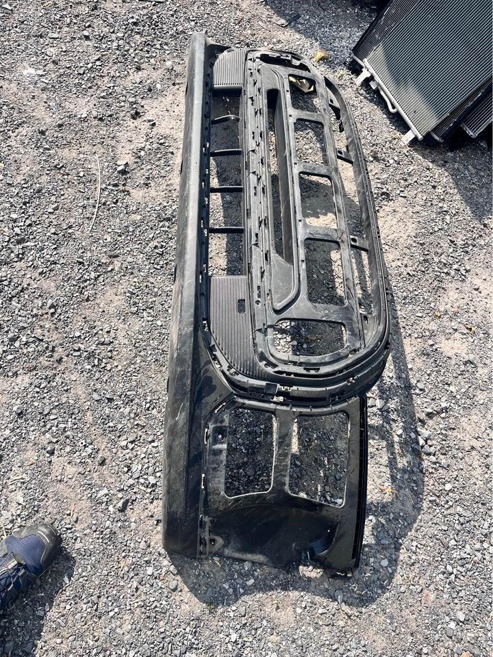 Moldura de defensa delantera usada original (OEM) Mini Cooper 2022-2024