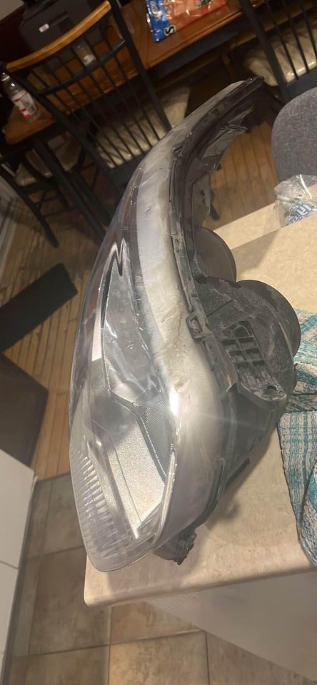 Faro derecho usado original (OEM) Ford Transit-150 2016-2024