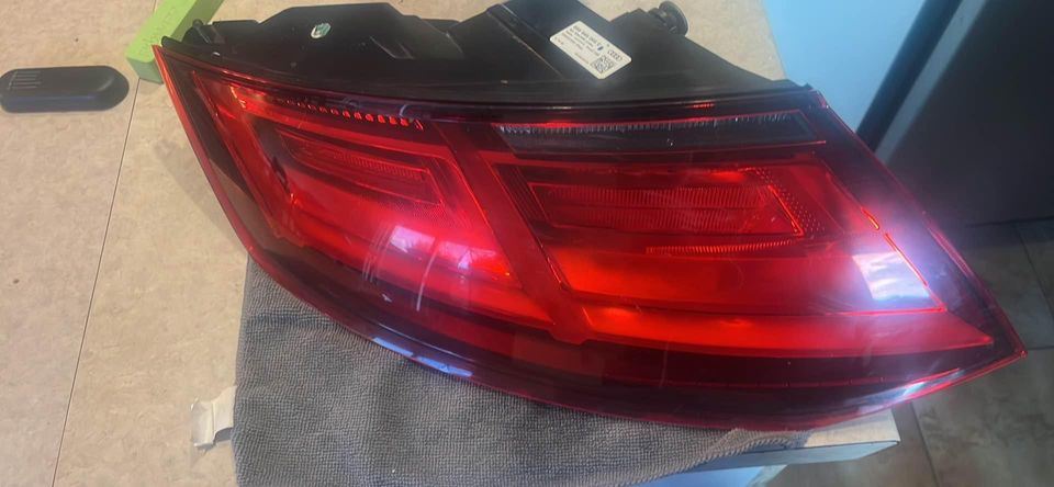 Calavera (luz trasera) usada original (OEM) Audi A8 Quattro 2016-2018