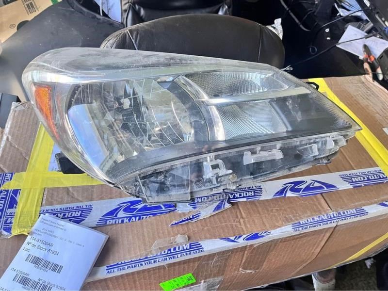 Faro derecho usado original (OEM) Toyota Yaris 2012-2014