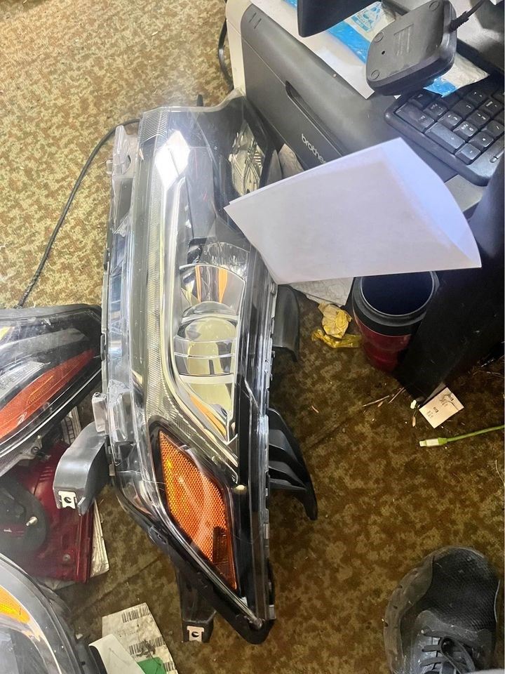 Faro izquierdo usado original (OEM) Mitsubishi Outlander 2016-2020