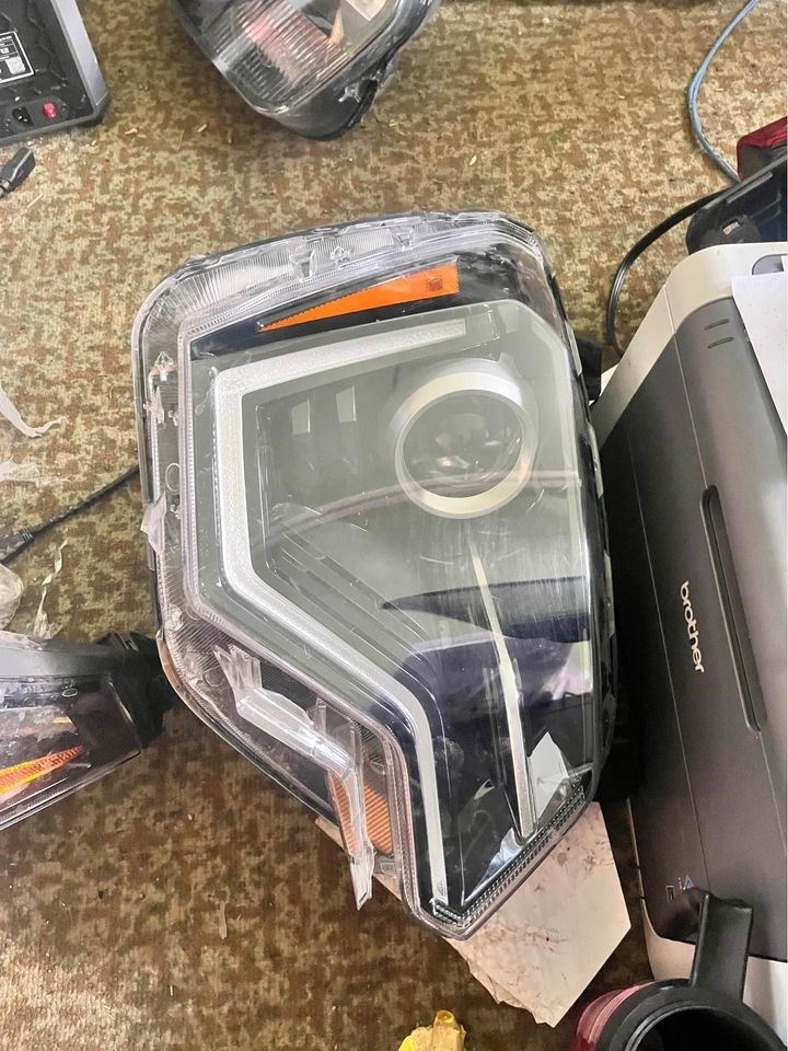 Right headlamp assembly composite used genuine OEM KIA Niro 2023-2025