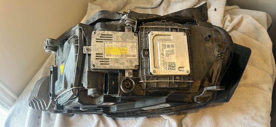 Right headlamp bracket used genuine OEM Audi Q5 2013-2017
