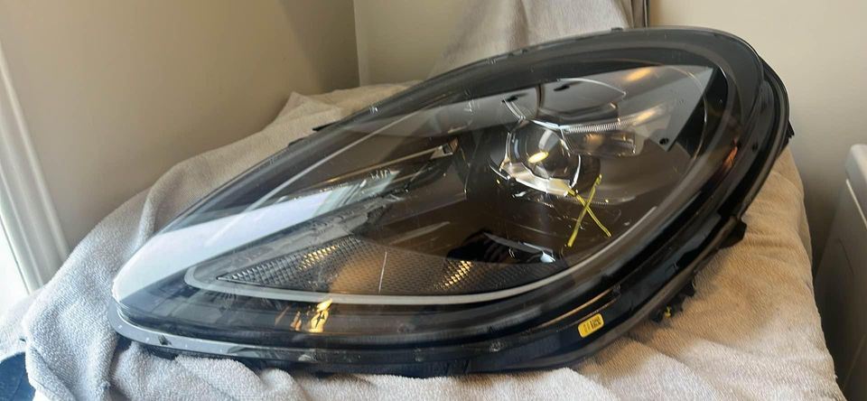 Headlamp Assembly used genuine OEM Porsche Porsche Macan 2019-2021