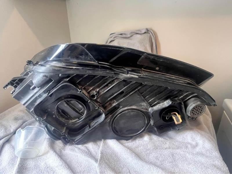 Headlamp Assembly used genuine OEM Porsche Porsche Macan 2019-2021