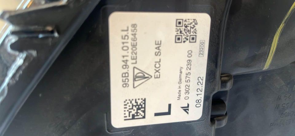Headlamp Assembly used genuine OEM Porsche Porsche Macan 2019-2021