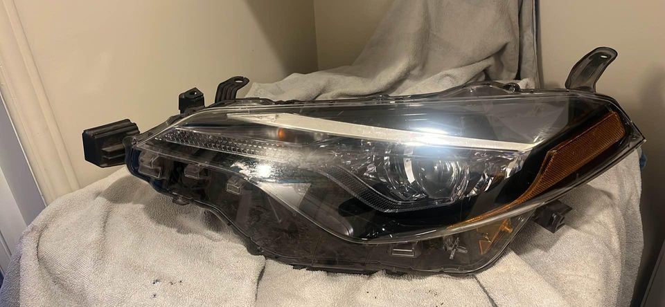 Left headlamp assembly composite used genuine OEM Toyota Corolla 2017-2019