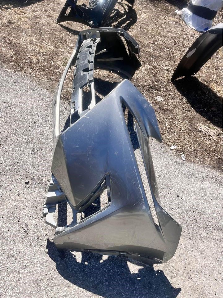 Defensa (parachoques) delantera usada original (OEM) Lexus NX300 2018-2019