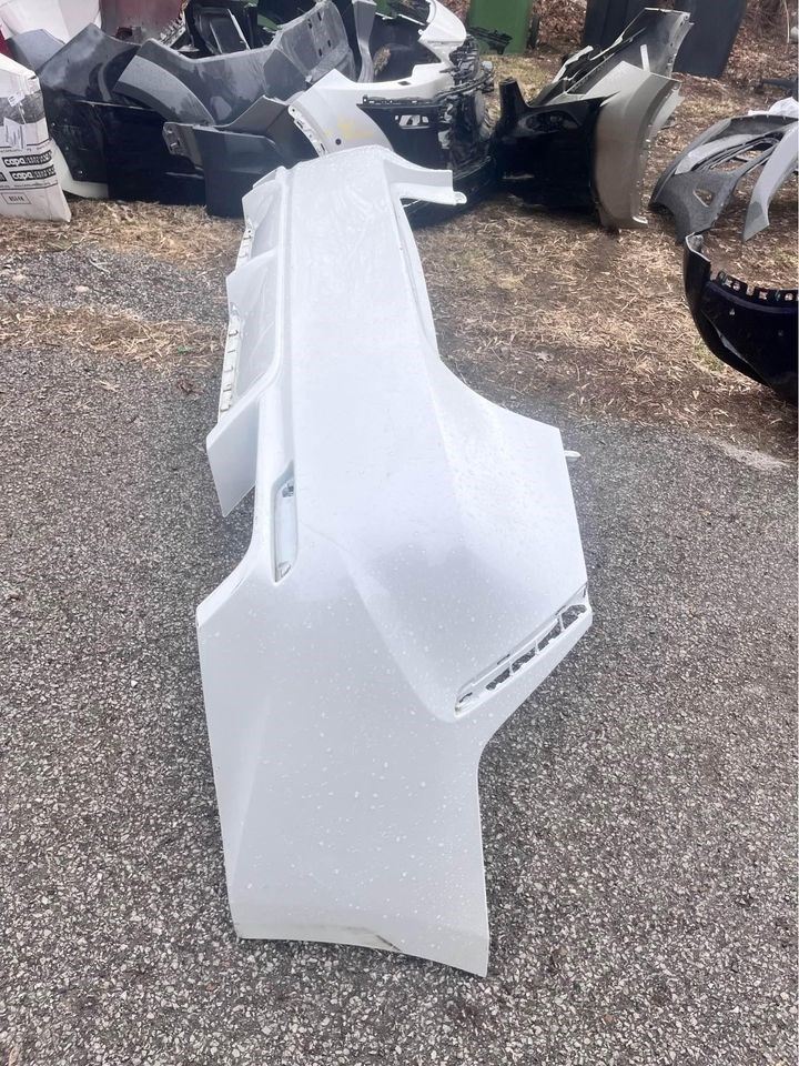 Defensa (parachoques) trasera usada original (OEM) Toyota Camry 2018-2024