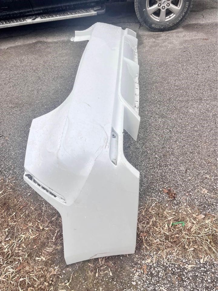 Defensa (parachoques) trasera usada original (OEM) Toyota Camry 2018-2024