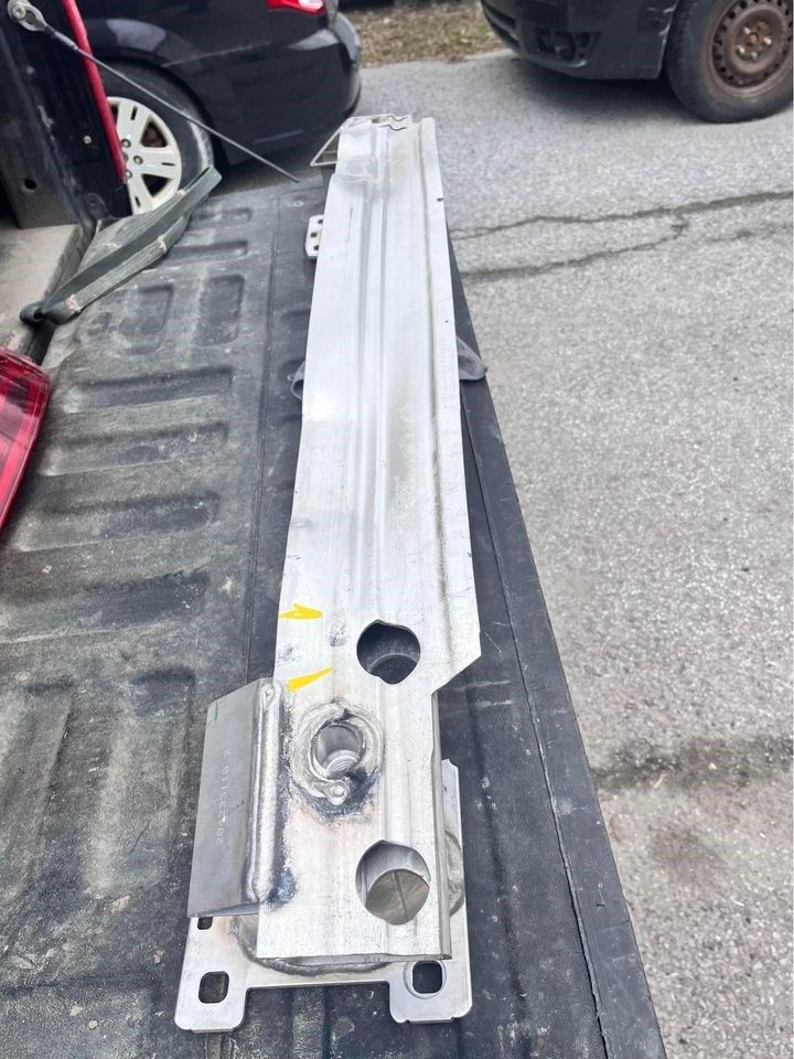 Rear Bumper Rein used genuine OEM Porsche Porsche Cayenne 2019