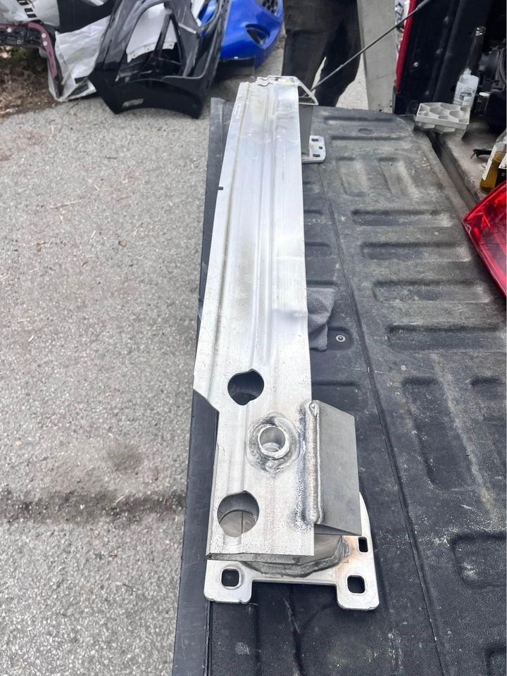 Rear Bumper Rein used genuine OEM Porsche Porsche Cayenne 2019