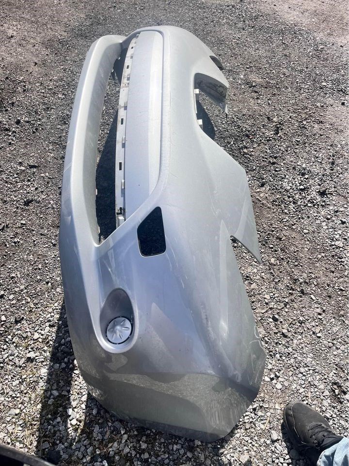 Moldura de defensa delantera usada original (OEM) Nissan Leaf 2013-2017