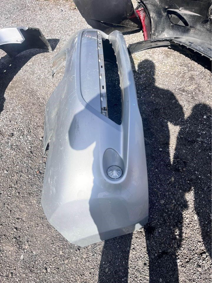 Moldura de defensa delantera usada original (OEM) Nissan Leaf 2013-2017