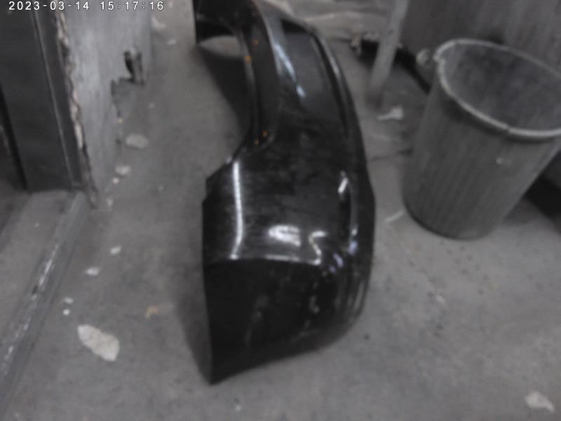 Defensa (parachoques) trasera izquierda usada original (OEM) Nissan Pathfinder 2013-2020
