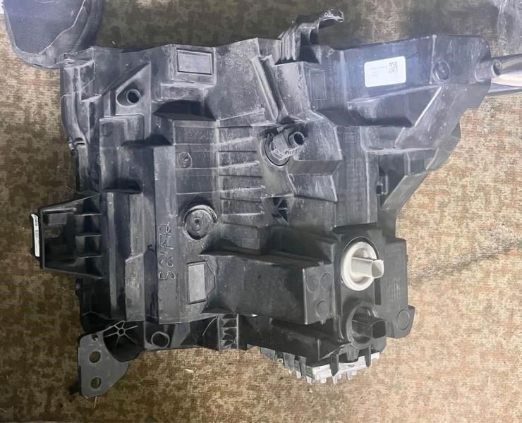 Right headlamp assembly composite used genuine OEM GMC Sierra 2500 HD 2020-2023