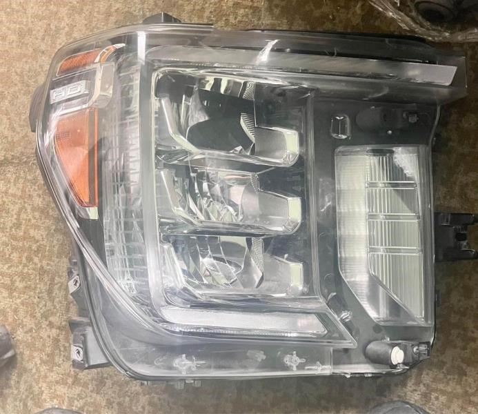 Right headlamp assembly composite used genuine OEM GMC Sierra 2500 HD 2020-2023
