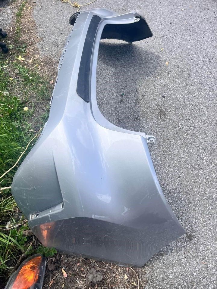 Defensa (parachoques) trasera usada original (OEM) Toyota Corolla 2020-2025