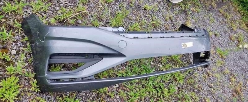 Defensa (parachoques) delantera usada original (OEM) Volkswagen Jetta 2019-2021