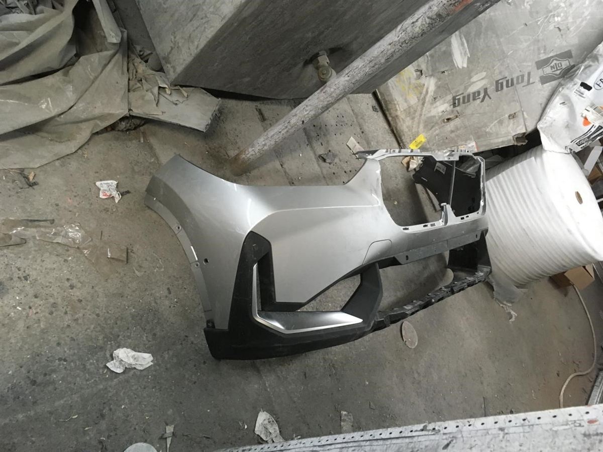 Defensa (parachoques) delantera usada original (OEM) BMW X1 2023-2025