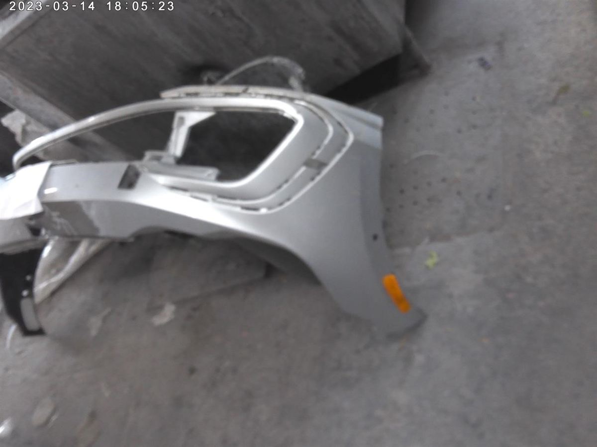 Defensa (parachoques) delantera usada original (OEM) Volkswagen GTI 2022-2023