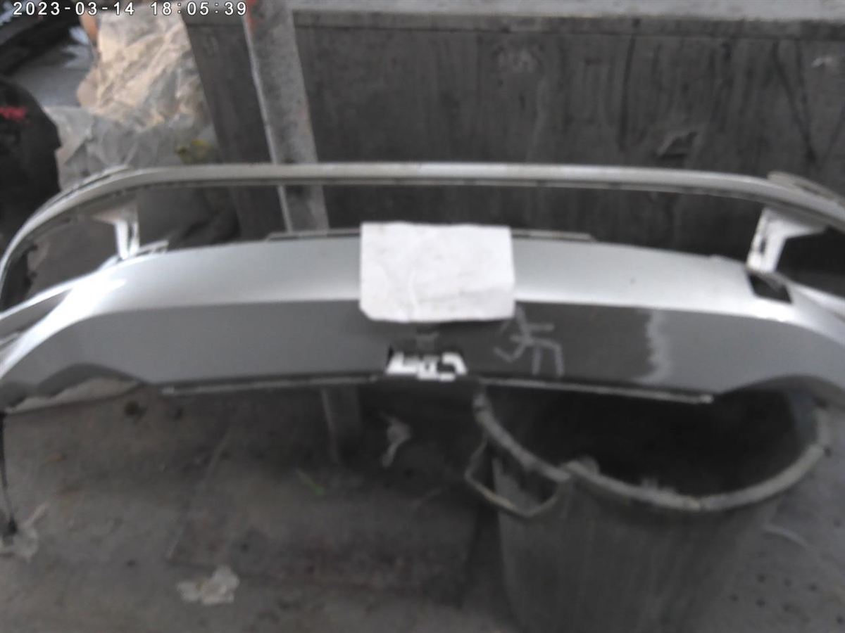 Defensa (parachoques) delantera usada original (OEM) Volkswagen GTI 2022-2023