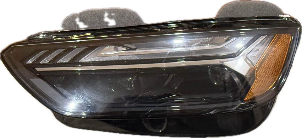Left headlamp assembly composite used genuine OEM Audi Q5 2021-2025